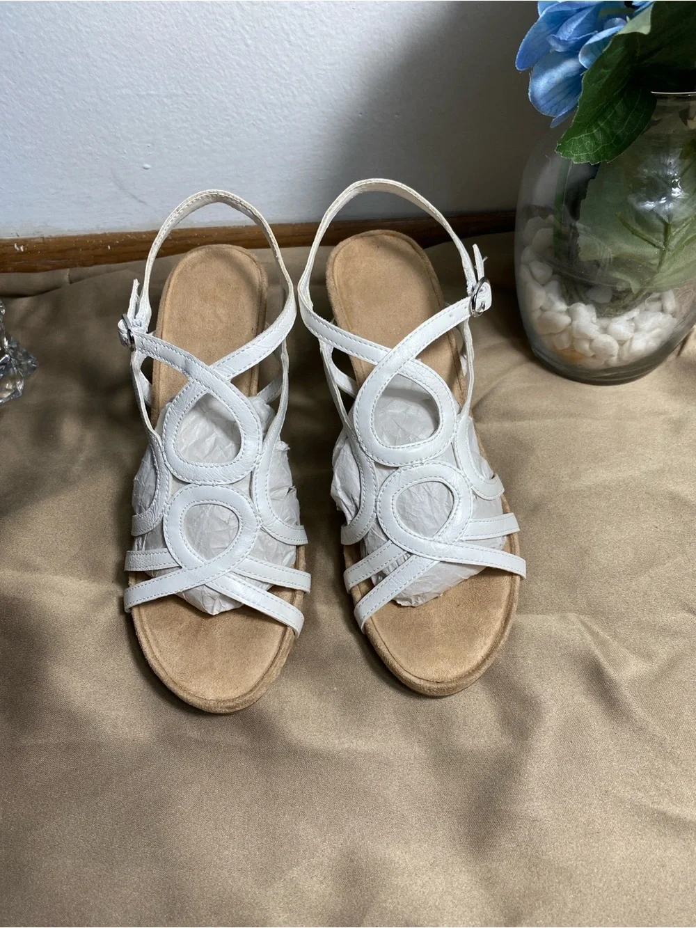 Kelly & Katie white strappy wedge sandals Size 7.5